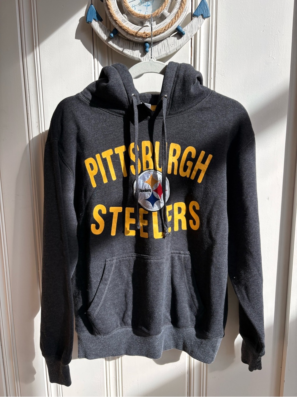 Pittsburgh Steelers Gray Pullover Hoodie with Logo Medium